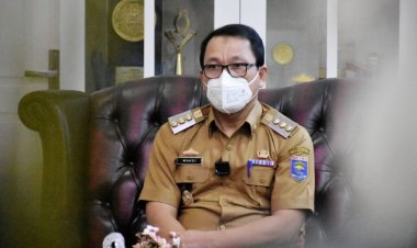 Walikota Metro Salurkan Bantuan Korban TPAS