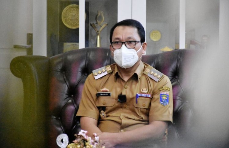 Walikota Metro Salurkan Bantuan Korban TPAS