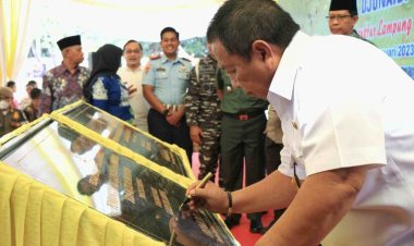 Gubernur Lampung Resmikan  Ruas Jalan Mayjend Ryacudu