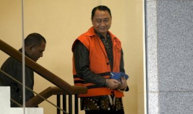 Mantan Bupati Lampura  Dapat Pembebasan Bersyarat