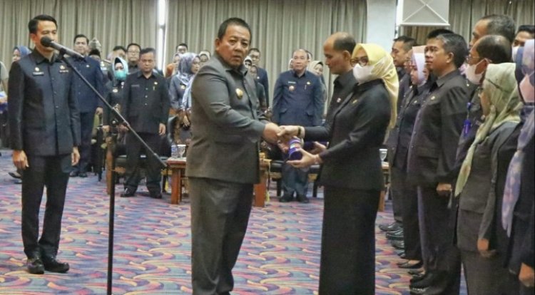 Gubernur Lantik 105 Pejabat  Administrator dan Pengawas
