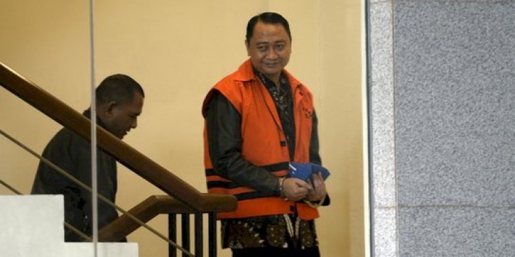 Mantan Bupati Lampura  Dapat Pembebasan Bersyarat
