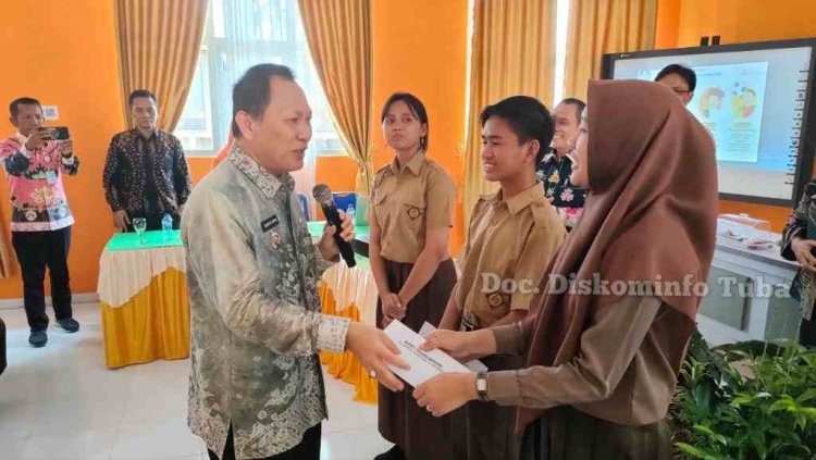 Pj Bupati TUBA Mengajar di Banjar Margo
