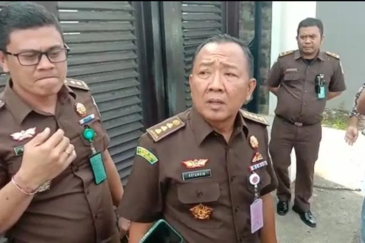 Kejati Lampung Geledah  Rumah Mantan Kadis DLH