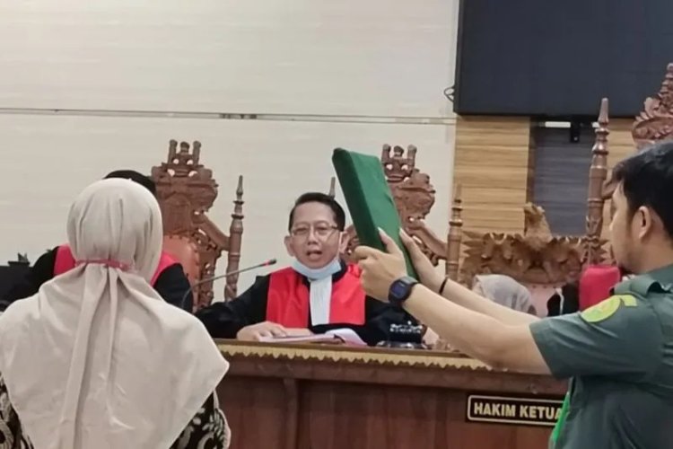 Istri Karomani Mengisahkan  Saat Suaminya Ditangkap KPK