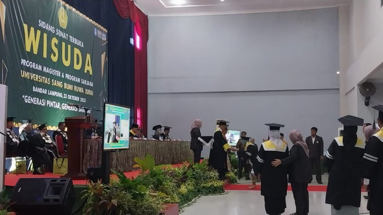Acara Wisuda Universitas Saburai  Hadirkan Prof. Dr. Rokhmin Dahuri   