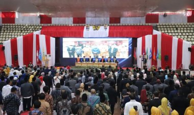 Unila Berikan Gelar Doktor HC Kepada Herman HN