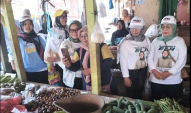 Cabup Lamtim Ela  Sapa Pedagang Pasar Adirejo