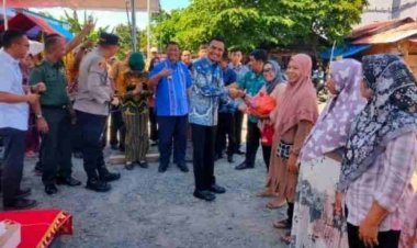 Wakil Bupati Tanggamus Agus Suranto Membuka Bazar Pasar Murah Bersubsidi