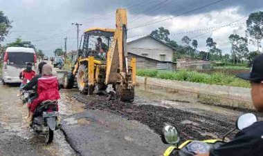 Gubernur Mirza Prioritaskan Perbaikan Jalan Liwa–Batas Sumsel untuk Kelancaran Masyarakat Berlebaran