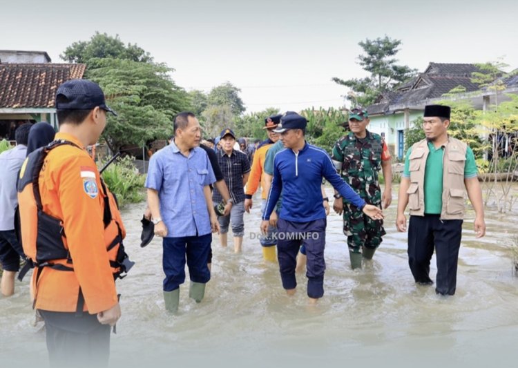 Banjir Di Tulang Bawang, Bupati Kunjungi Lokasi dan Salurkan Bantuan