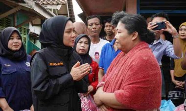 Wulan Mirza Kunjungi Korban Banjir di Panjang, Serahkan Bantuan dan Sampaikan Belasungkawa