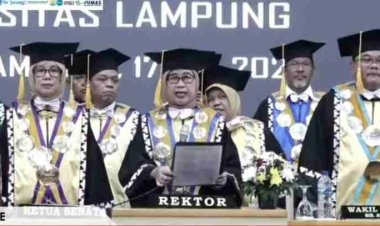 Unila Wisuda 889 Sarjana, Rektor Harapkan Para Wisudawan Ciptakan Lapangan Kerja