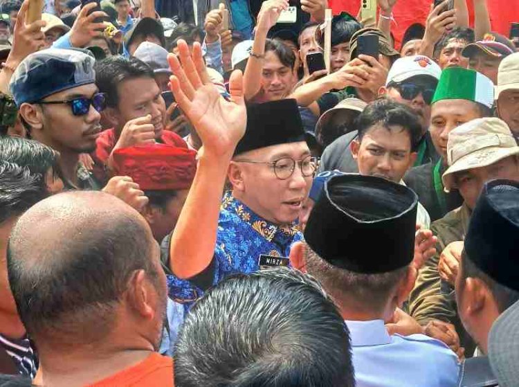 Menolak Dialog dengan Gubernur, Pendemo Lakukan Kericuhan