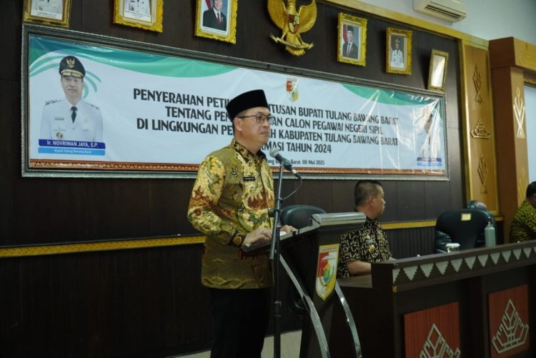 Novriwan Jaya Serahkan SK PNS dan CPNS Tubaba