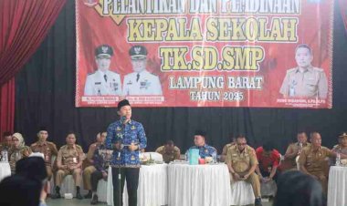 Parosil Melantik 240 Kepala Sekolah TK, SD dan SMP se-Kabupaten Lampung Barat