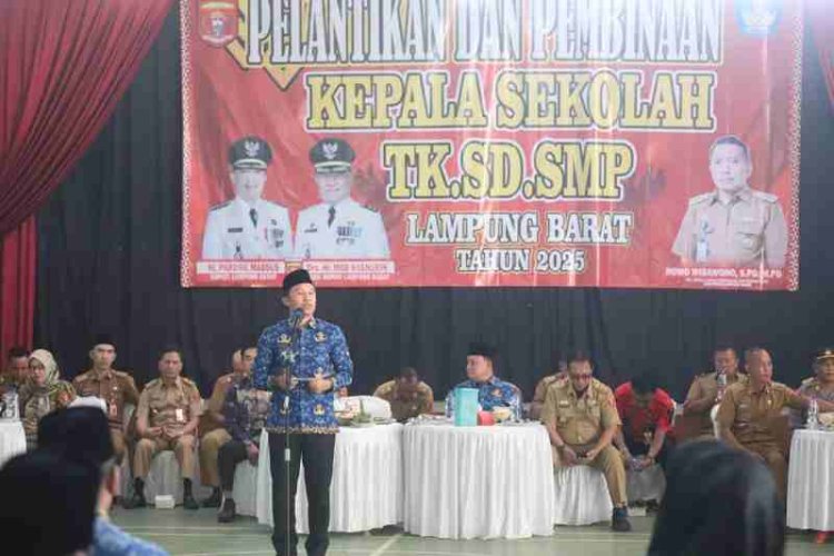 Parosil Melantik 240 Kepala Sekolah TK, SD dan SMP se-Kabupaten Lampung Barat