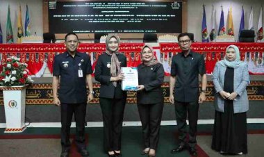 Pemprov Lampung Serahkan Dokumen Raperda Perubahan APBD TA 2025 kepada DPRD