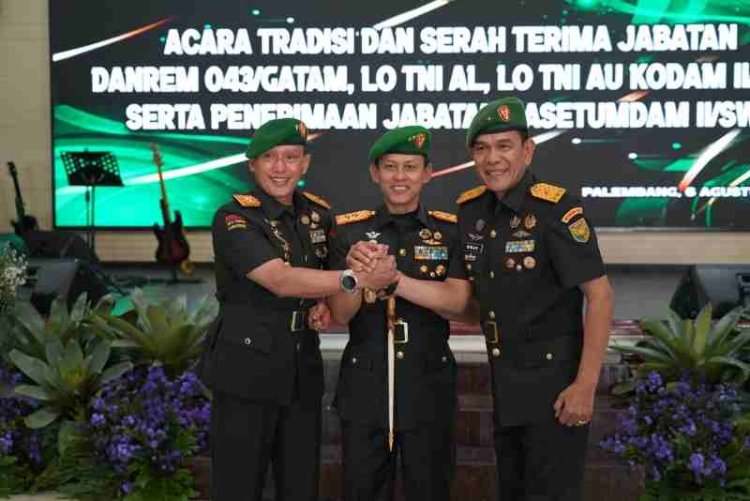 Tongkat Komando Danrem 043/Gatam Diserahterimakan