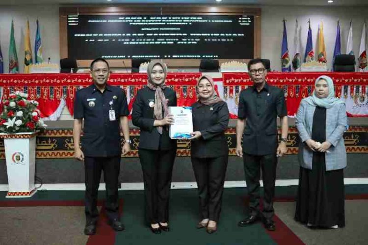 Pemprov Lampung Serahkan Dokumen Raperda Perubahan APBD TA 2025 kepada DPRD
