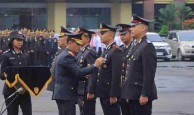 Kapolda Lampung Pimpin Upacara Hari Kesadaran Nasional Dan Anugerahkan Satya Lencana Pengabdian Kepada 459 Personel
