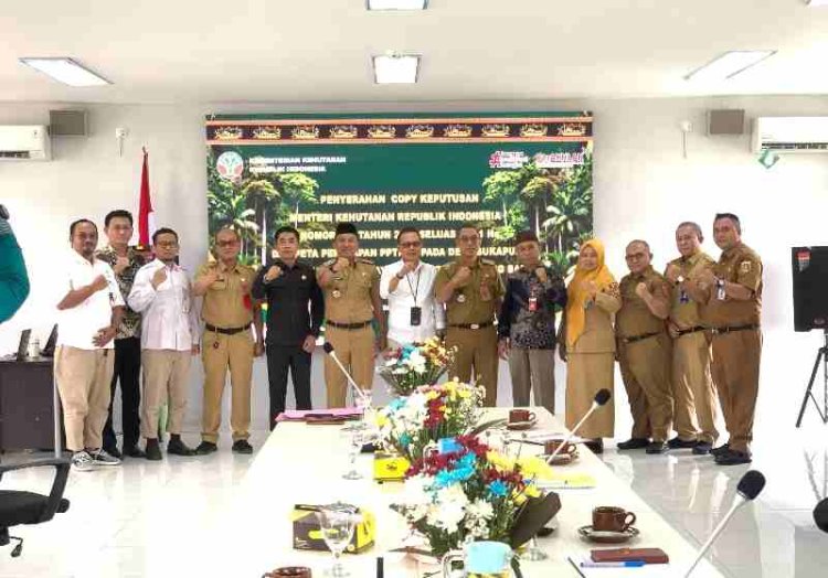 Pemkab Lampung Barat Terima SK Pelepasan Kawasan Hutan untuk TORA