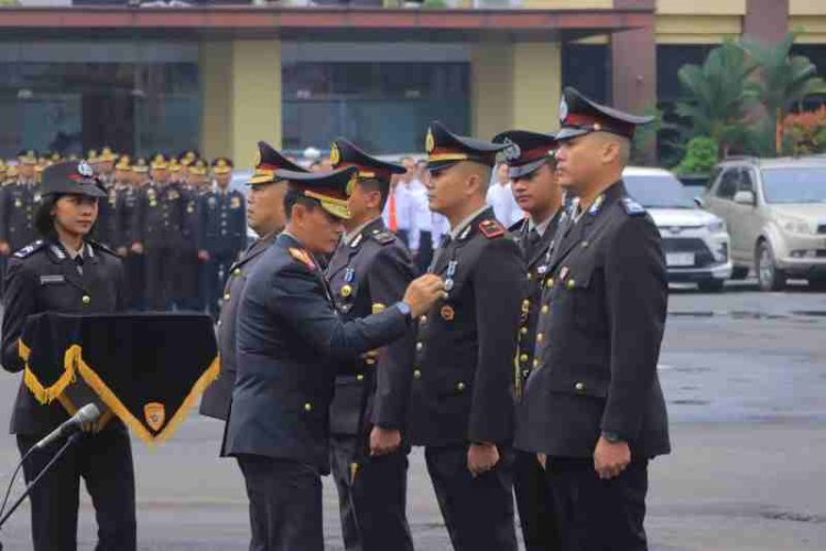 Kapolda Lampung Pimpin Upacara Hari Kesadaran Nasional Dan Anugerahkan Satya Lencana Pengabdian Kepada 459 Personel