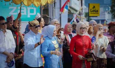Puncak Festival Krakatau XXXV 2026, Gubernur Mirza Flag Off Lampung Tapis Karnaval