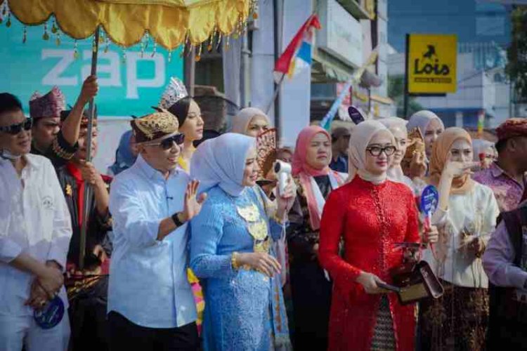 Puncak Festival Krakatau XXXV 2026, Gubernur Mirza Flag Off Lampung Tapis Karnaval